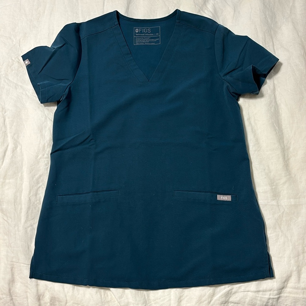 Figs Casma scrub top